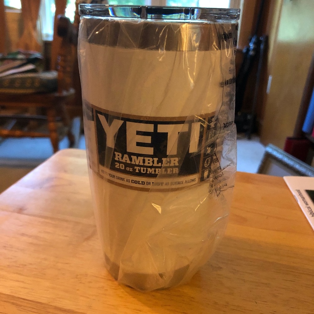 NIB Yeti Rambler 20 oz. White